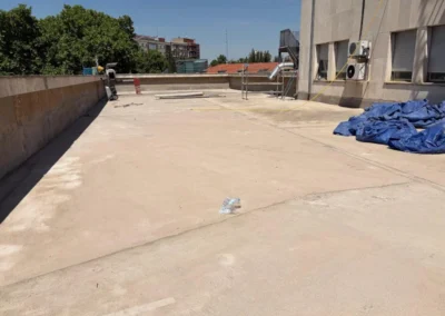 Cubierta del Edificio de Ciencias de la Salud de la UVA antes de iniciar los trabajos de impermeabilización